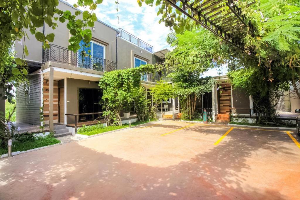 Oyo 271 The Resort Romklao Bangkok Exterior photo