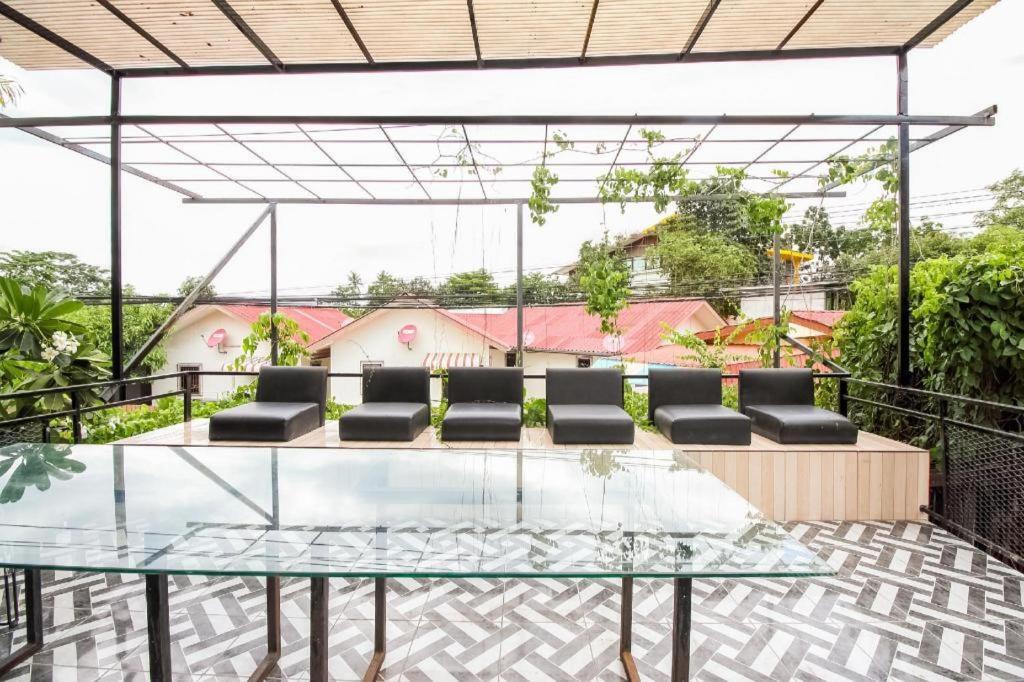 Oyo 271 The Resort Romklao Bangkok Exterior photo