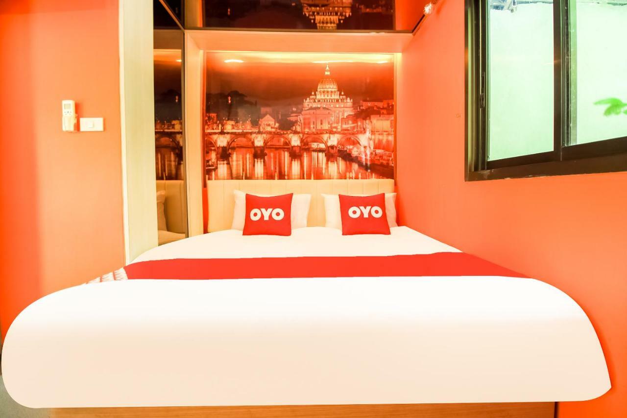 Oyo 271 The Resort Romklao Bangkok Exterior photo